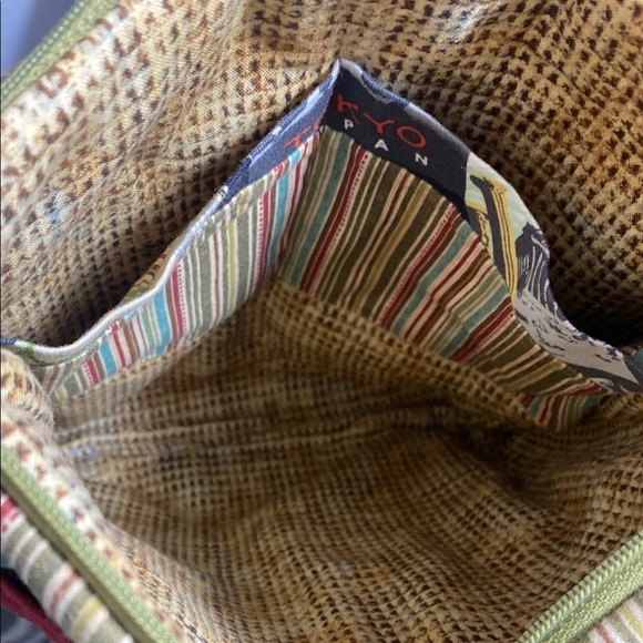 Red Crossbody Bag with Woven Texture and Structured Design - Picture 8 of 12